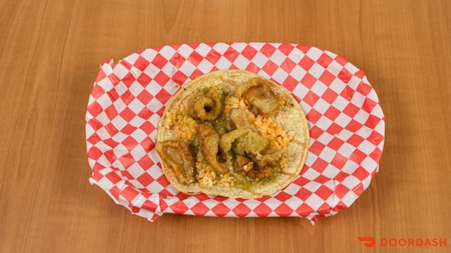 Taco de Chicharrón en Salsa.